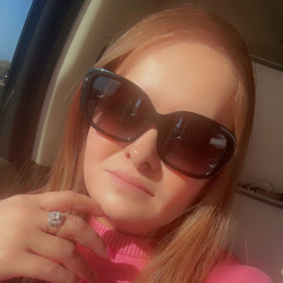 Meet your Posher, Erika - Picture 1 of 1